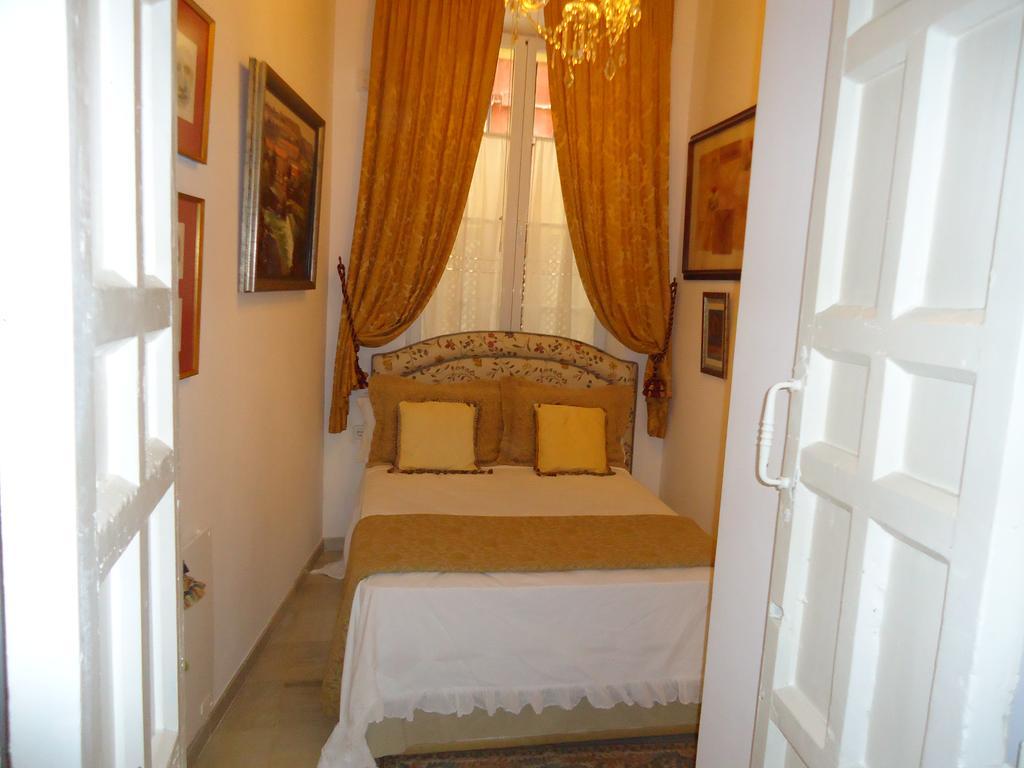 Casa Senorial En Centro,calle Marmoles * Seville